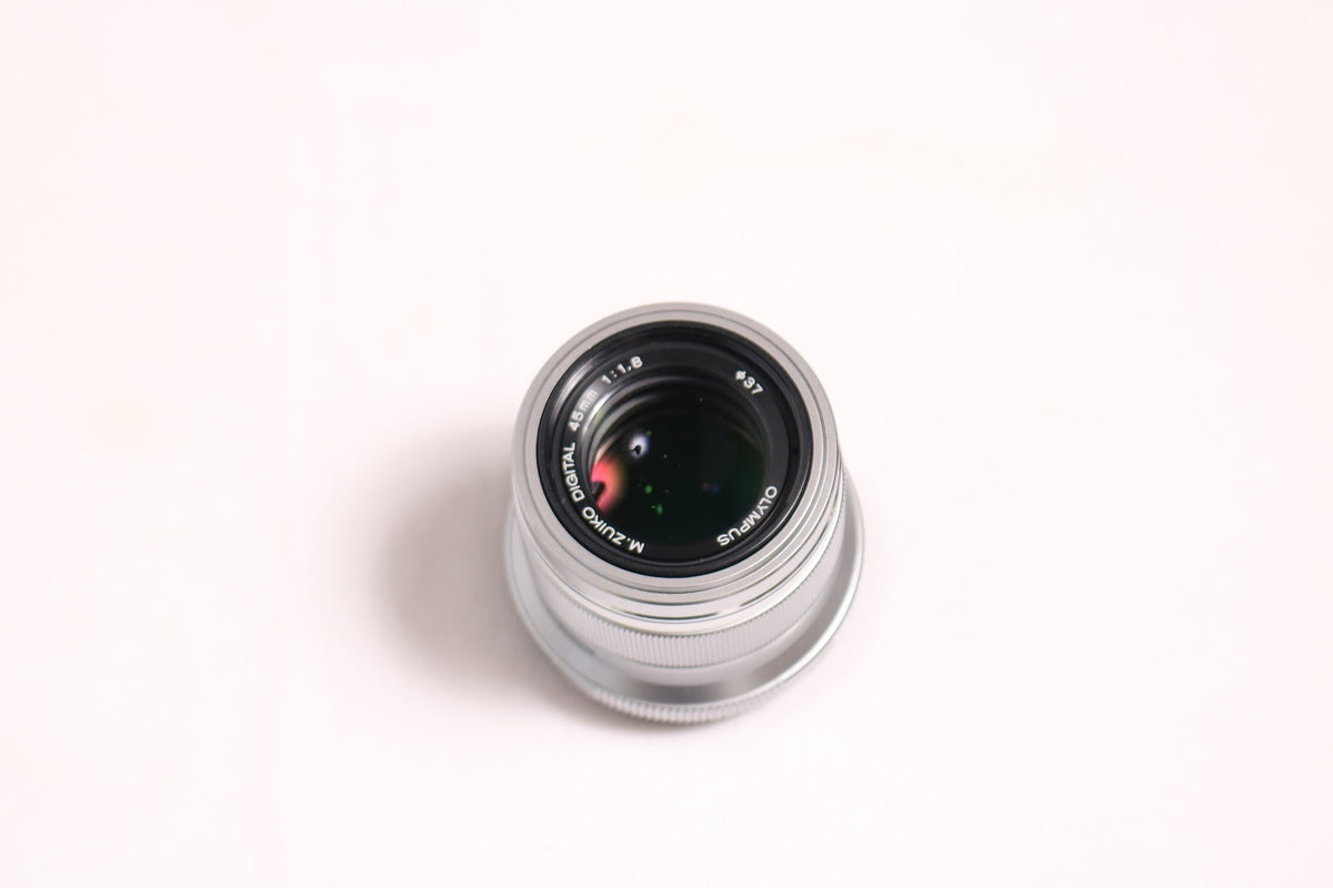 Olympus M.Zuiko Digital 45mm f/1.8 Lens (Silver)