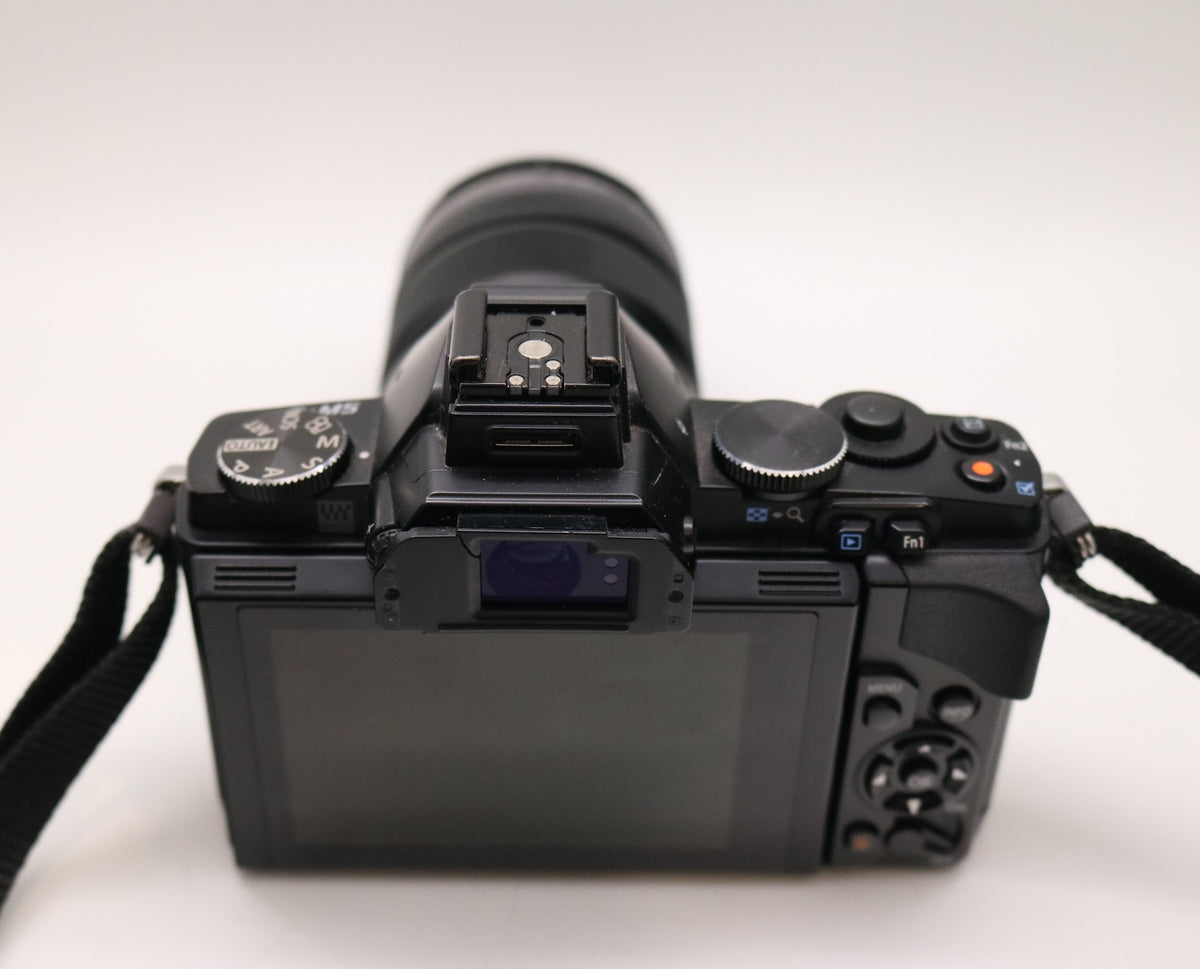 Olympus OM-D E-M5 Mirrorless Camera with M.Zuiko 12-50mm f/3.5-6.3 EZ Lens