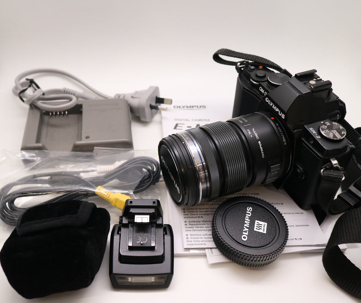 Olympus OM-D E-M5 Mirrorless Camera with M.Zuiko 12-50mm f/3.5-6.3 EZ Lens