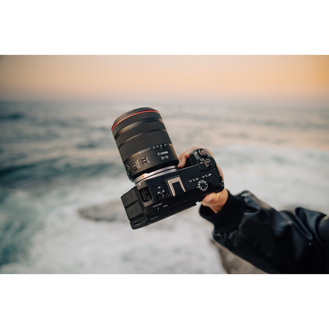 Canon EOS R6 V w/ RF 20-50mm f /4L IS USM PZ Limited Edition w/ RØDE Wireless GO (Gen 3) - additional product view