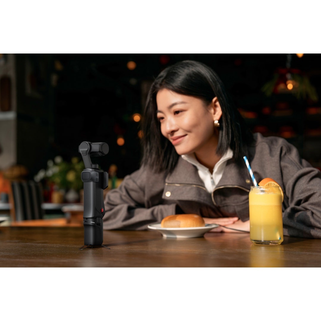 Insta360 Luna Ultra Gimbal Camera - Standard Bundle Cosmic Black - additional product view