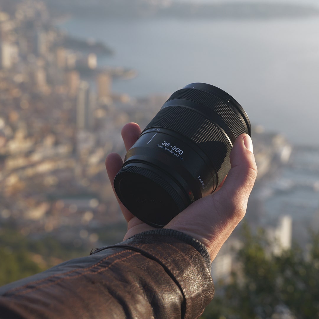 Panasonic Lumix S 28-200mm f/4-7.1 Macro OIS Lens - additional product view