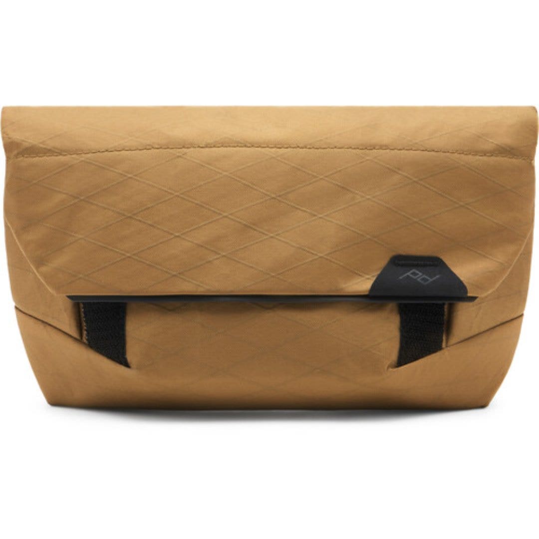 Peak Design Field Pouch in coyote