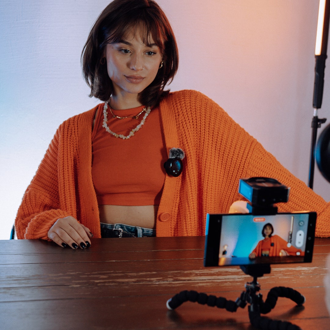 Saramonic BlinkMe-B2 2.4 GHz Wireless Smart Microphone with Touchscreen - additional product view