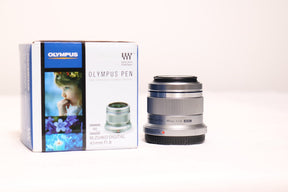 Olympus M.Zuiko Digital 45mm f/1.8 Lens (Silver)