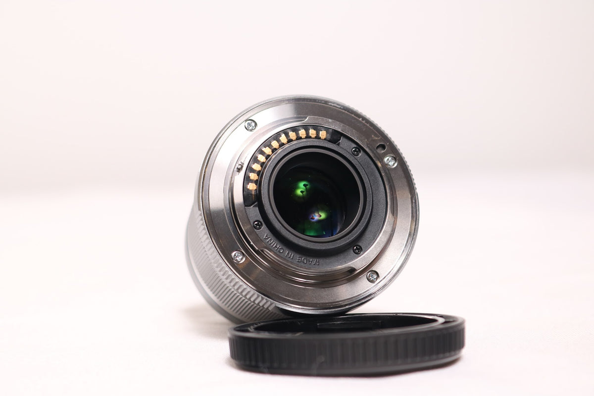 Olympus M.Zuiko Digital 45mm f/1.8 Lens (Silver)