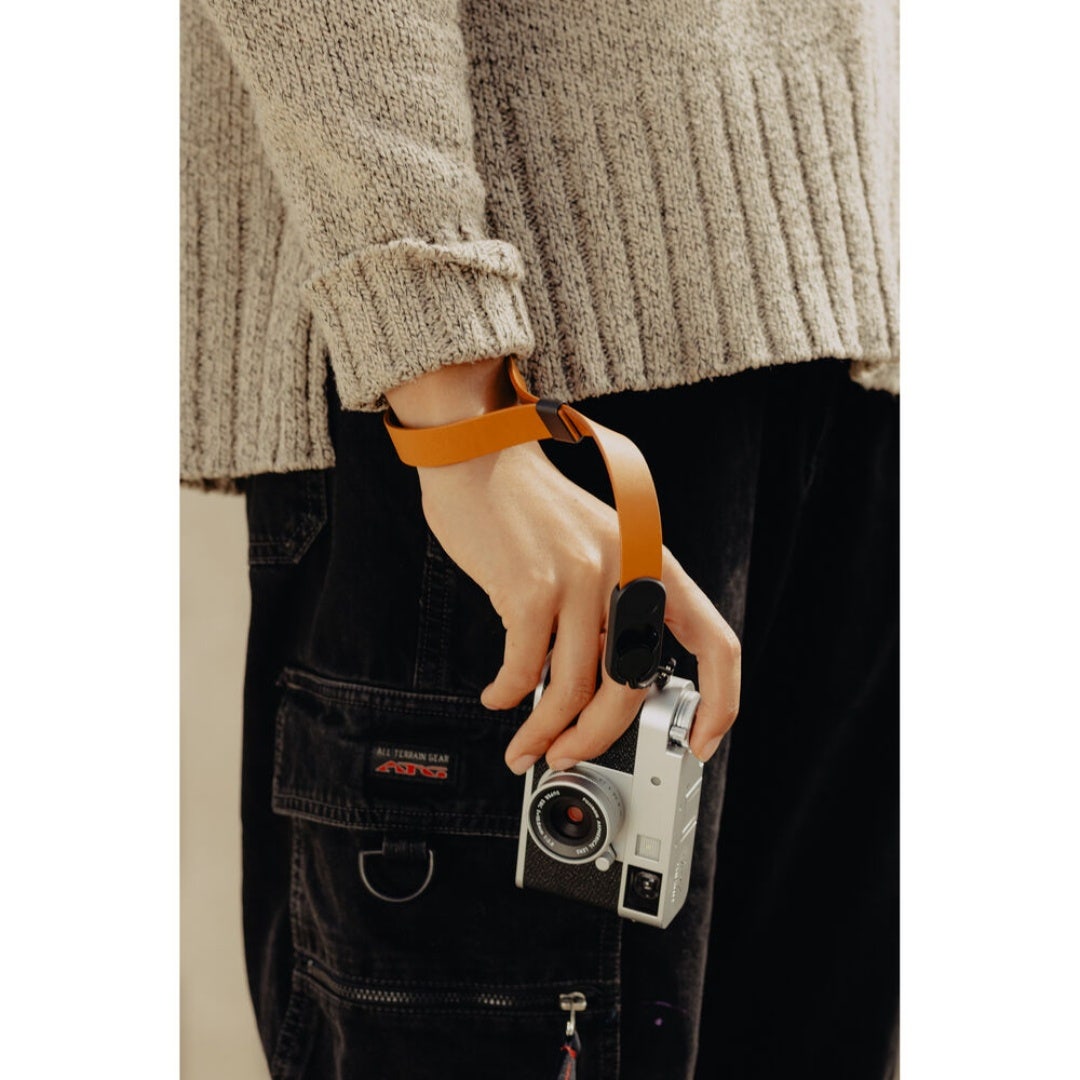 Peak Design Cuff Leather Camera Strap Camera Strap Wrist - Amber - additional product view