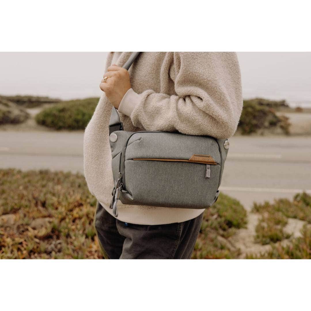 Peak Design Everyday Sling 3L v2 - Ash - additional product view
