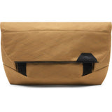 Peak Design Field Pouch in coyote