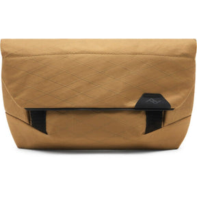Peak Design Field Pouch in coyote