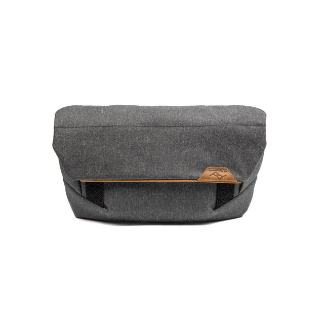 Peak Design The Field Pouch v2 in Charcoal