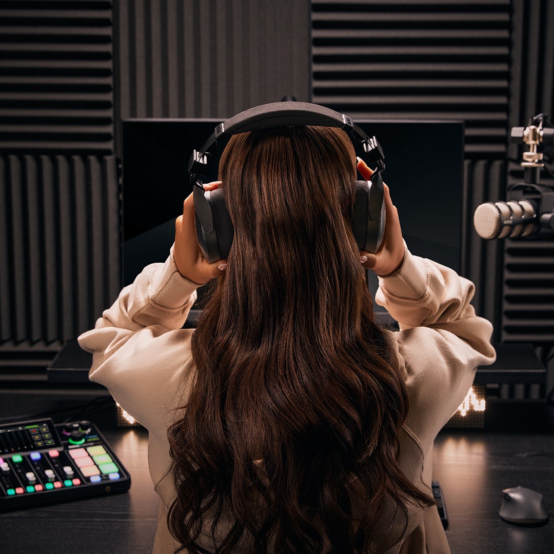 Rode Solo Podcasting Bundle Inc.RodeCaster Duo, PodMic, NTH100, PSA1+ & XLR3M - additional product view