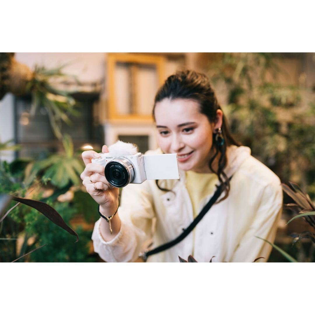 Sony ZV-E10 White with 16-50mm f/3.5-5.6 OSS II Lens Compact System Camera - additional product view